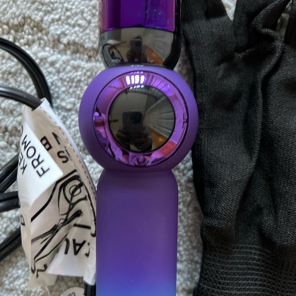 New Curling wand and glove- tried it once - Picture 3 of 4